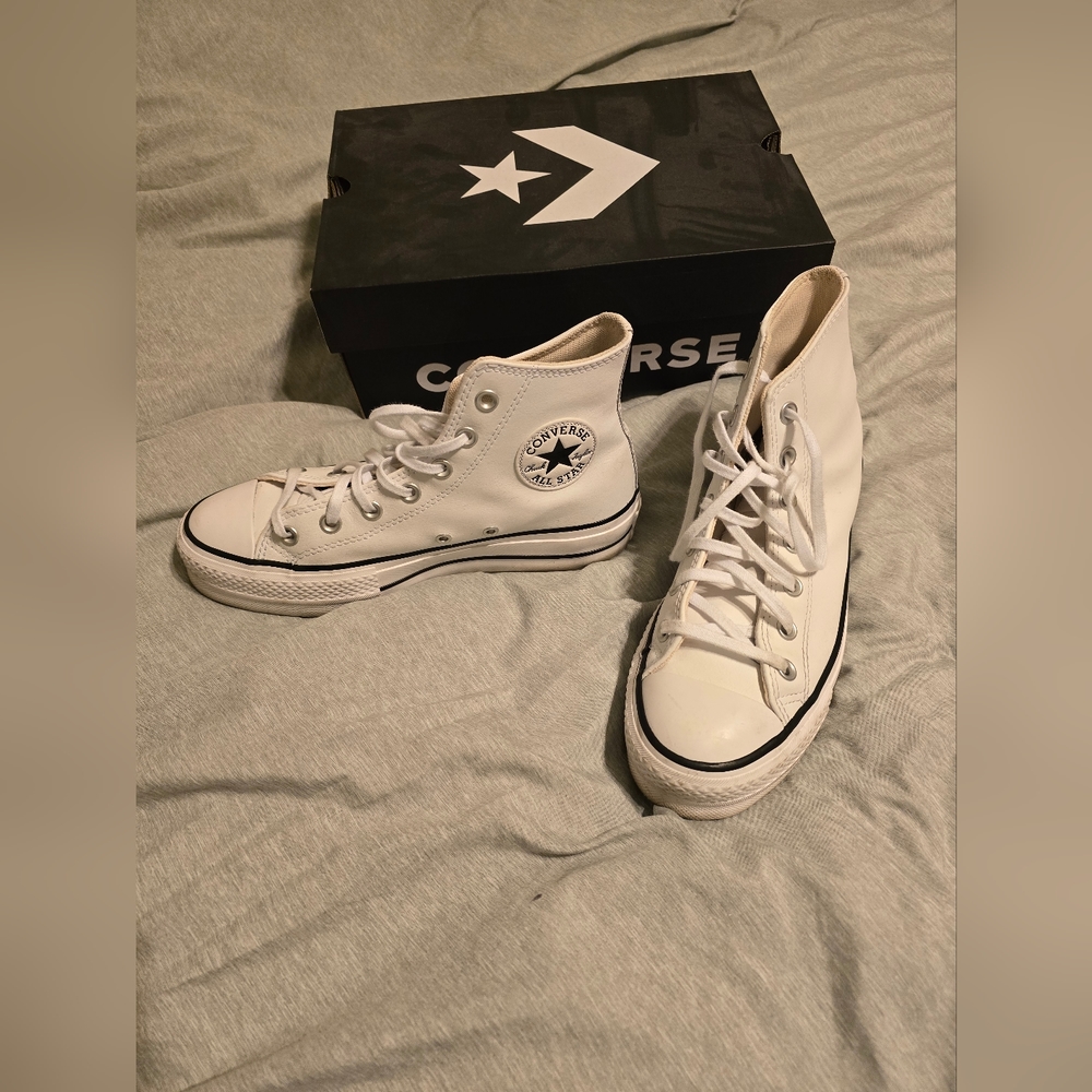 White Converse Size 7.5 Women's
